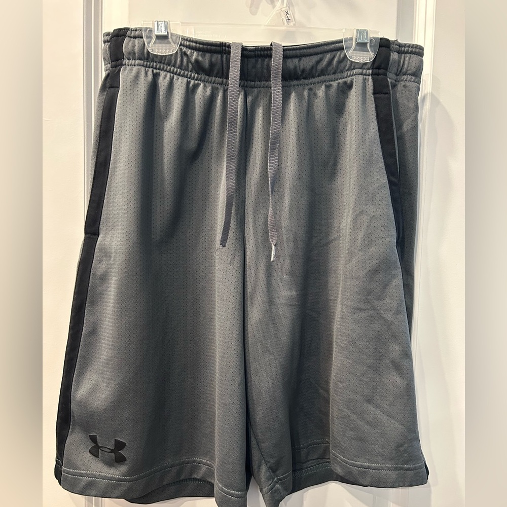 Under Armour Men's Gray Athletic Shorts